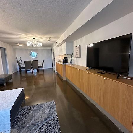 Toronto Downtown Luxurious Stylish 3 Bedroom 3 Bath 2 Balconies Near Rogers Centre Lakeview Condo エクステリア 写真