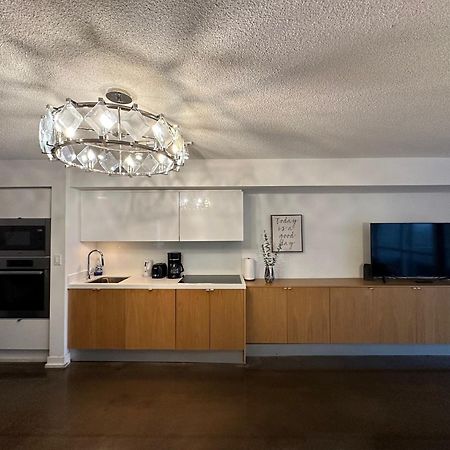 Toronto Downtown Luxurious Stylish 3 Bedroom 3 Bath 2 Balconies Near Rogers Centre Lakeview Condo エクステリア 写真