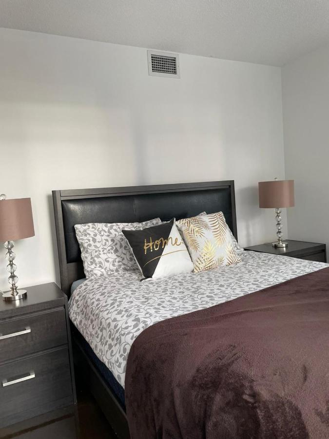Toronto Downtown Luxurious Stylish 3 Bedroom 3 Bath 2 Balconies Near Rogers Centre Lakeview Condo エクステリア 写真