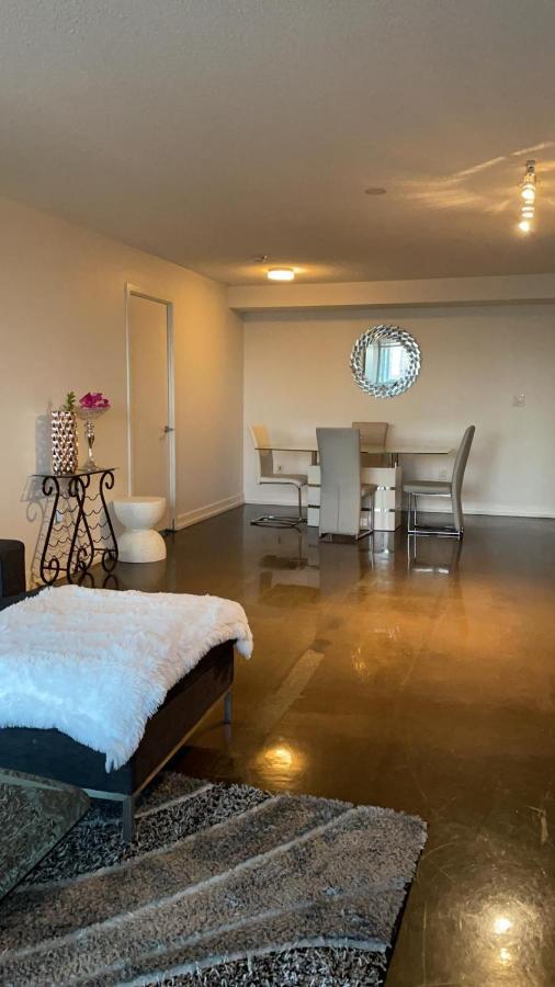 Toronto Downtown Luxurious Stylish 3 Bedroom 3 Bath 2 Balconies Near Rogers Centre Lakeview Condo エクステリア 写真