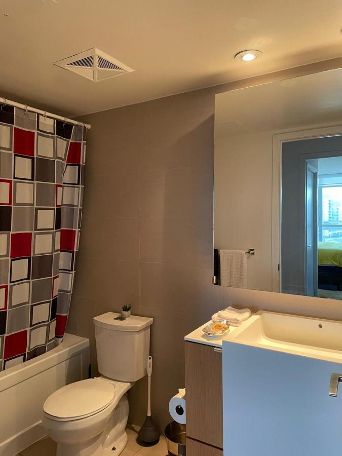 Toronto Downtown Luxurious Stylish 3 Bedroom 3 Bath 2 Balconies Near Rogers Centre Lakeview Condo エクステリア 写真