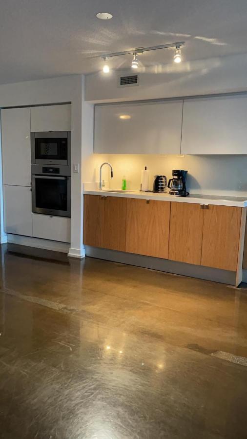 Toronto Downtown Luxurious Stylish 3 Bedroom 3 Bath 2 Balconies Near Rogers Centre Lakeview Condo エクステリア 写真