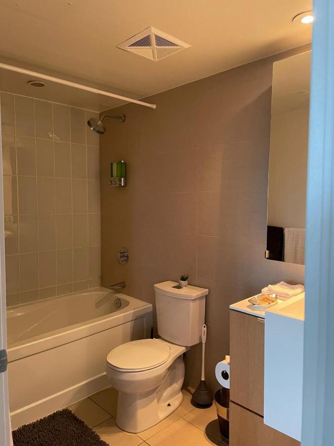 Toronto Downtown Luxurious Stylish 3 Bedroom 3 Bath 2 Balconies Near Rogers Centre Lakeview Condo エクステリア 写真
