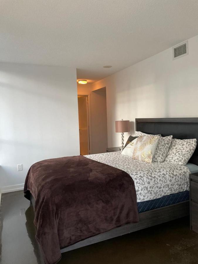 Toronto Downtown Luxurious Stylish 3 Bedroom 3 Bath 2 Balconies Near Rogers Centre Lakeview Condo エクステリア 写真