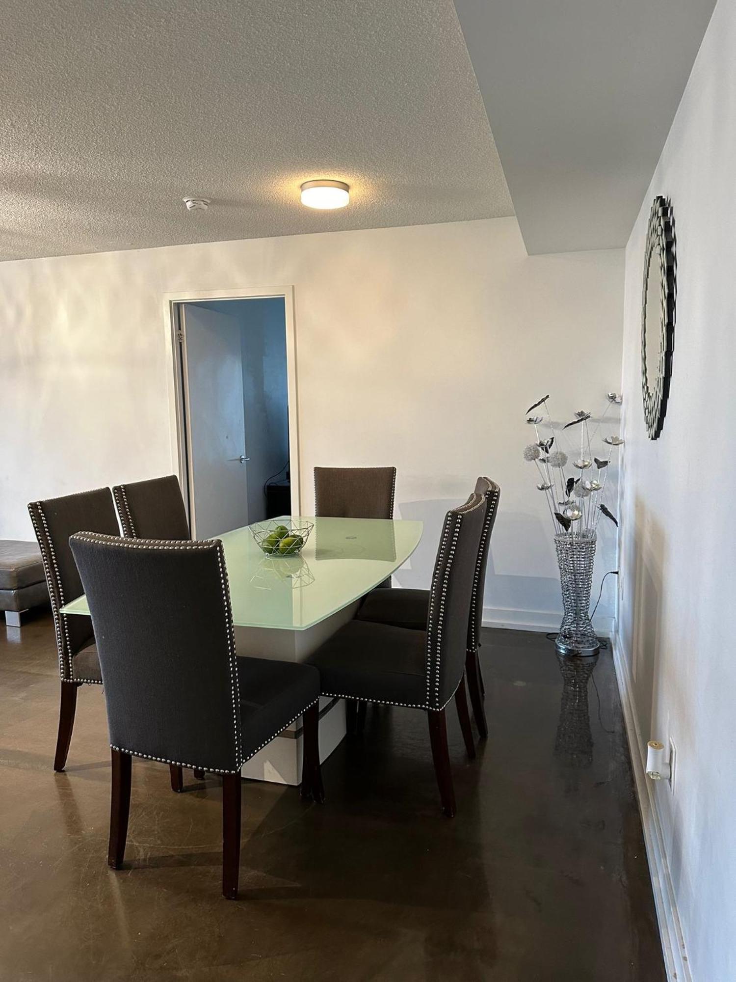 Toronto Downtown Luxurious Stylish 3 Bedroom 3 Bath 2 Balconies Near Rogers Centre Lakeview Condo エクステリア 写真